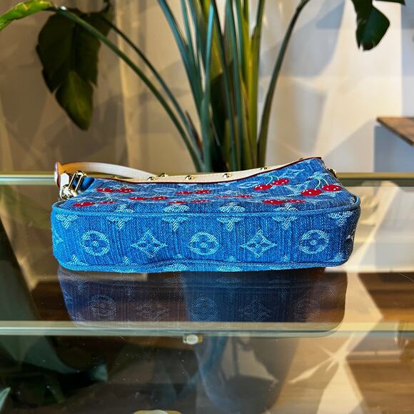 LOUIS VUITTON Monogram Cerise Denim Pochette - Picture 5 of 13